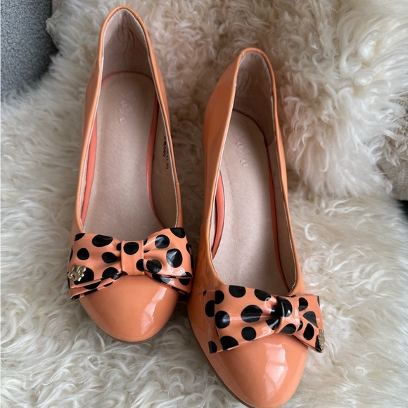 Low Heels Peach Color with Bows - Picture 2 of 4